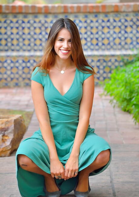 Sylphlike brunette youthful Chloe makes some foot fetish at pool